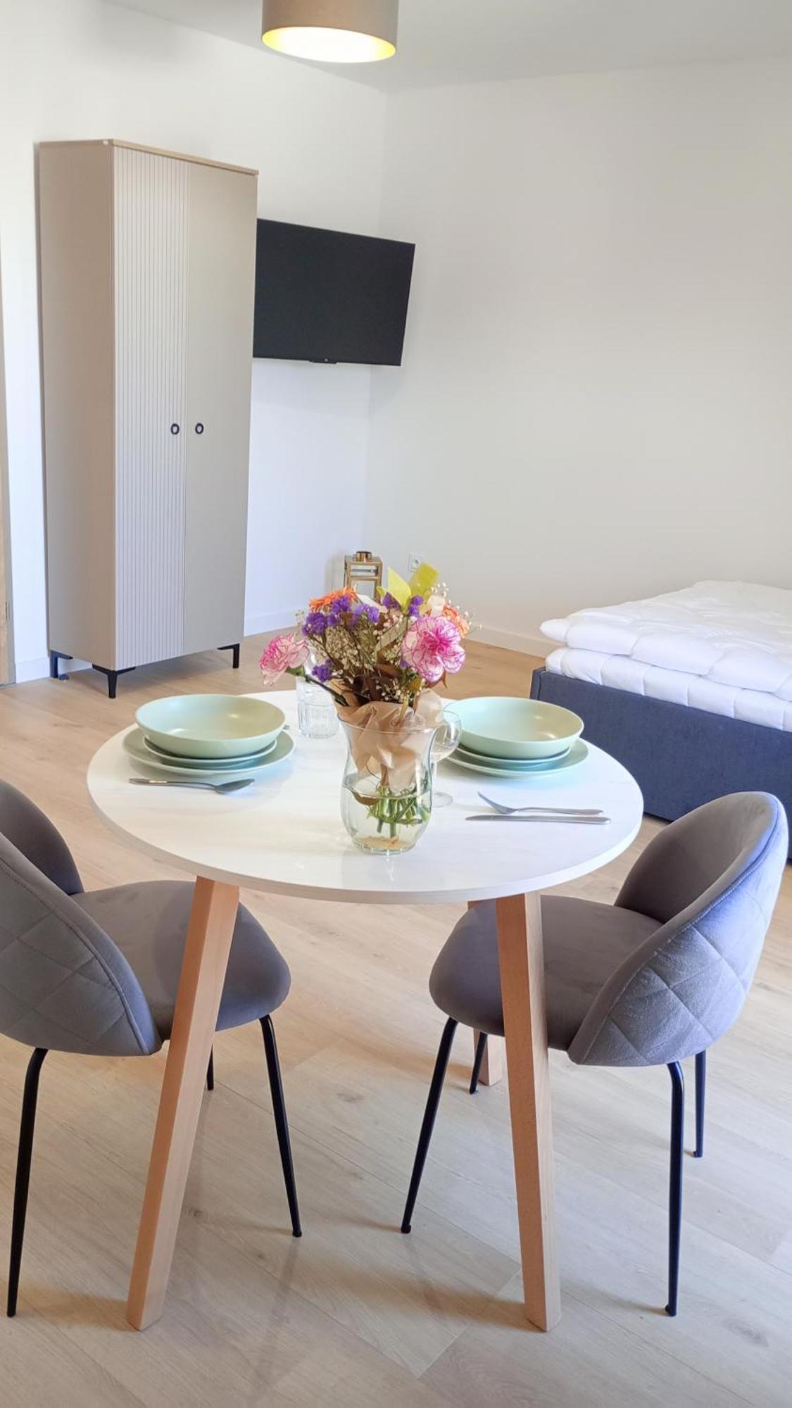 Slow Apartment