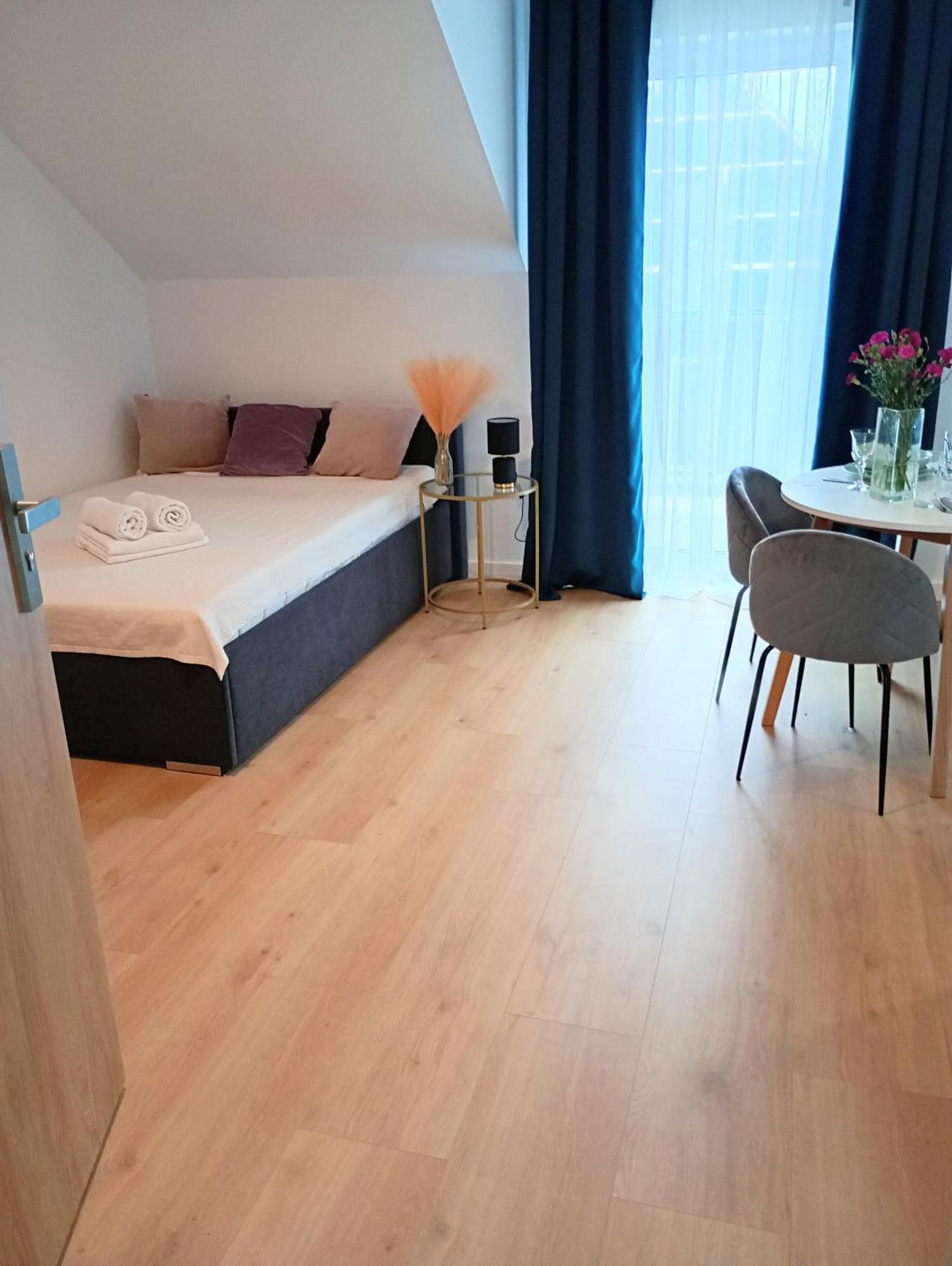 Slow Apartment