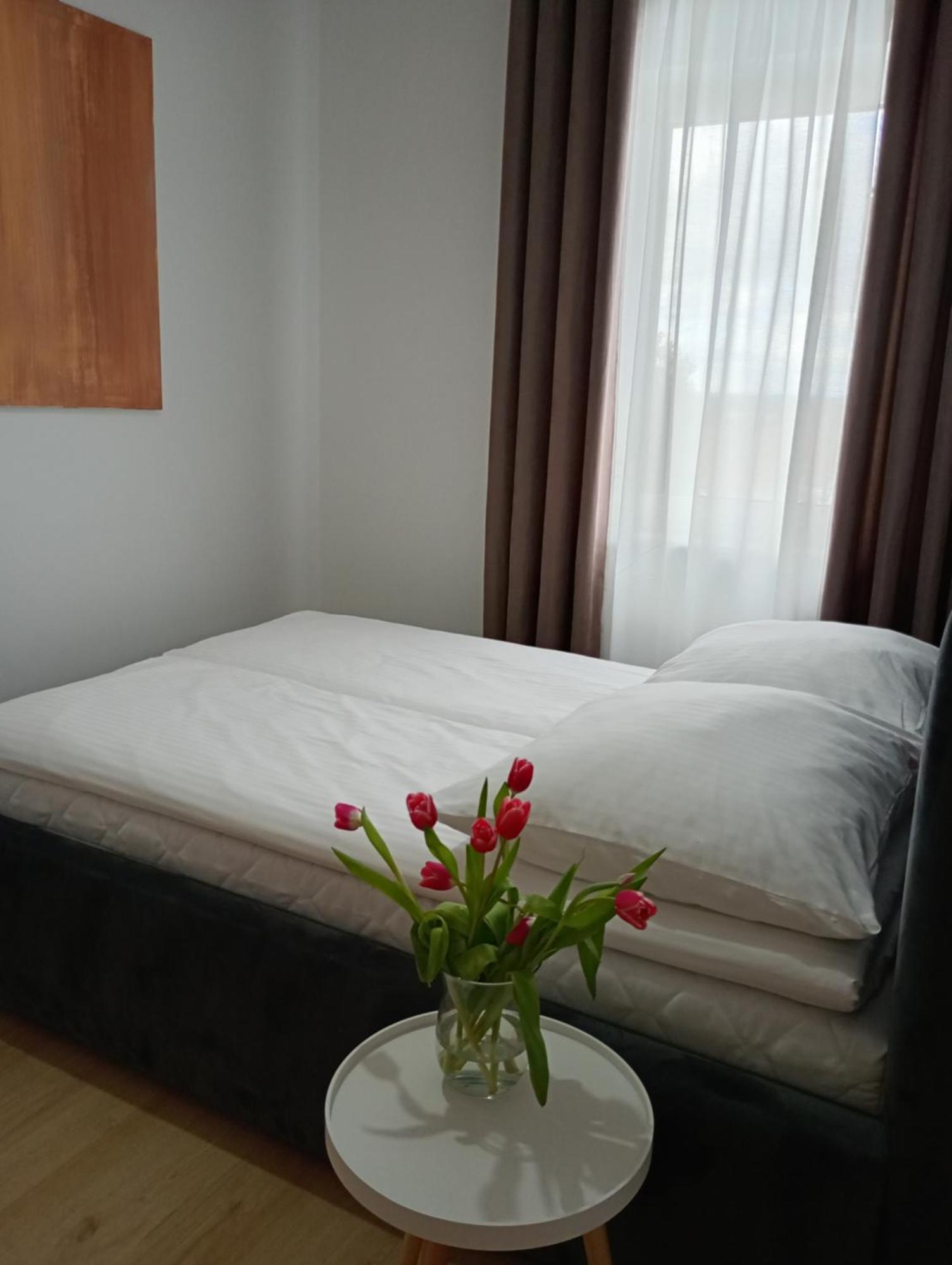 Slow Apartment *